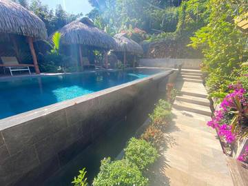 Cottage pour 2 personnes, avec piscine ainsi que balcon et vue dans Polynésie française