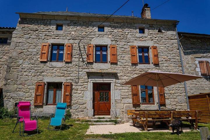 Location de vacances pour 13 personnes, avec jardin et terrasse à Le Malzieu-Forain