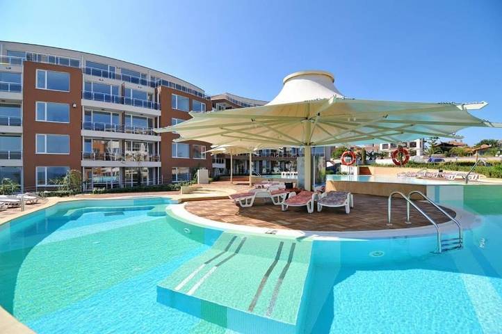 Ferielejlighed for 4 personer, med Havblik og Balkon såvel som Terrasse og Have i Bulgarien