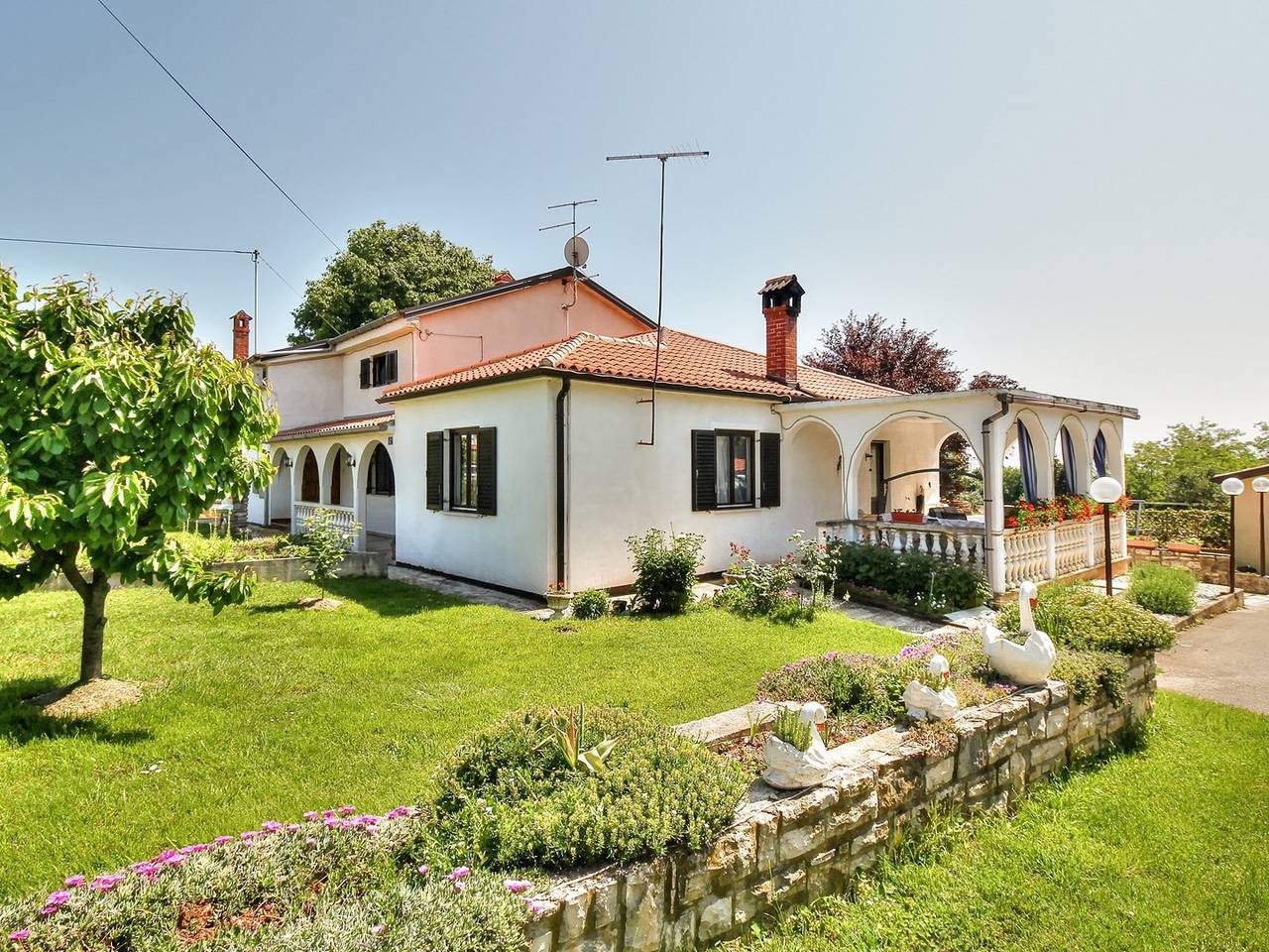 Ganze Wohnung, Charmantes Apartment nur 200 Meter zum Strand mit Meerblick und Grill in Zambratija, Umag und Umgebung