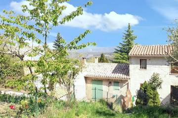 Gîte pour 2 personnes, avec jardin à Vachères