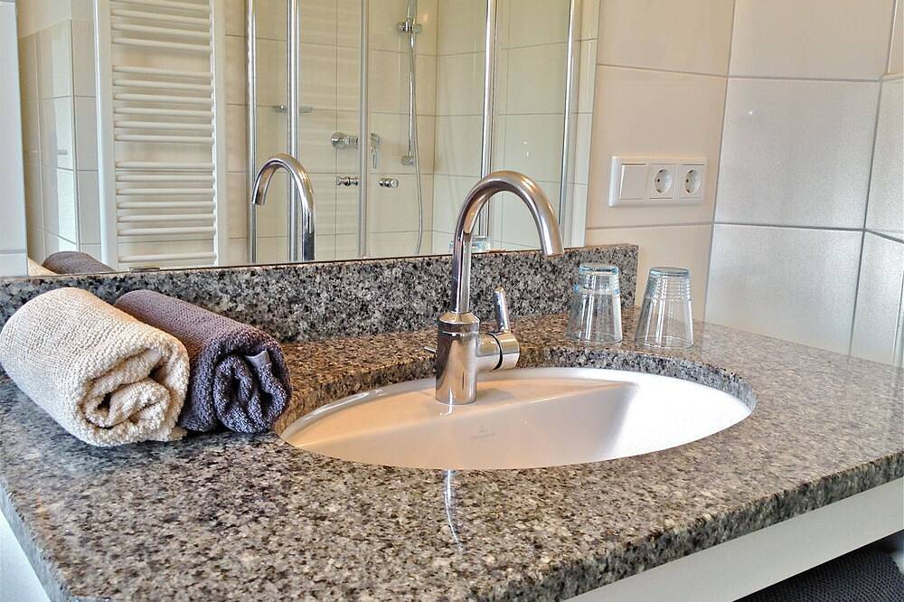 Ruhiges 5* Ferienhaus direkt am Wasser | Wlan | Sauna | Kamin | Whirlwanne in Kosel, Rendsburg-Eckernförde