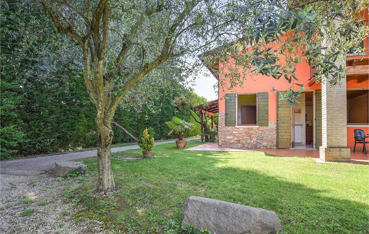 Ganze Ferienwohnung, Rückzugsort am Pool mit Terrasse und Parkplatz in Cavriana, Mantua Provinz