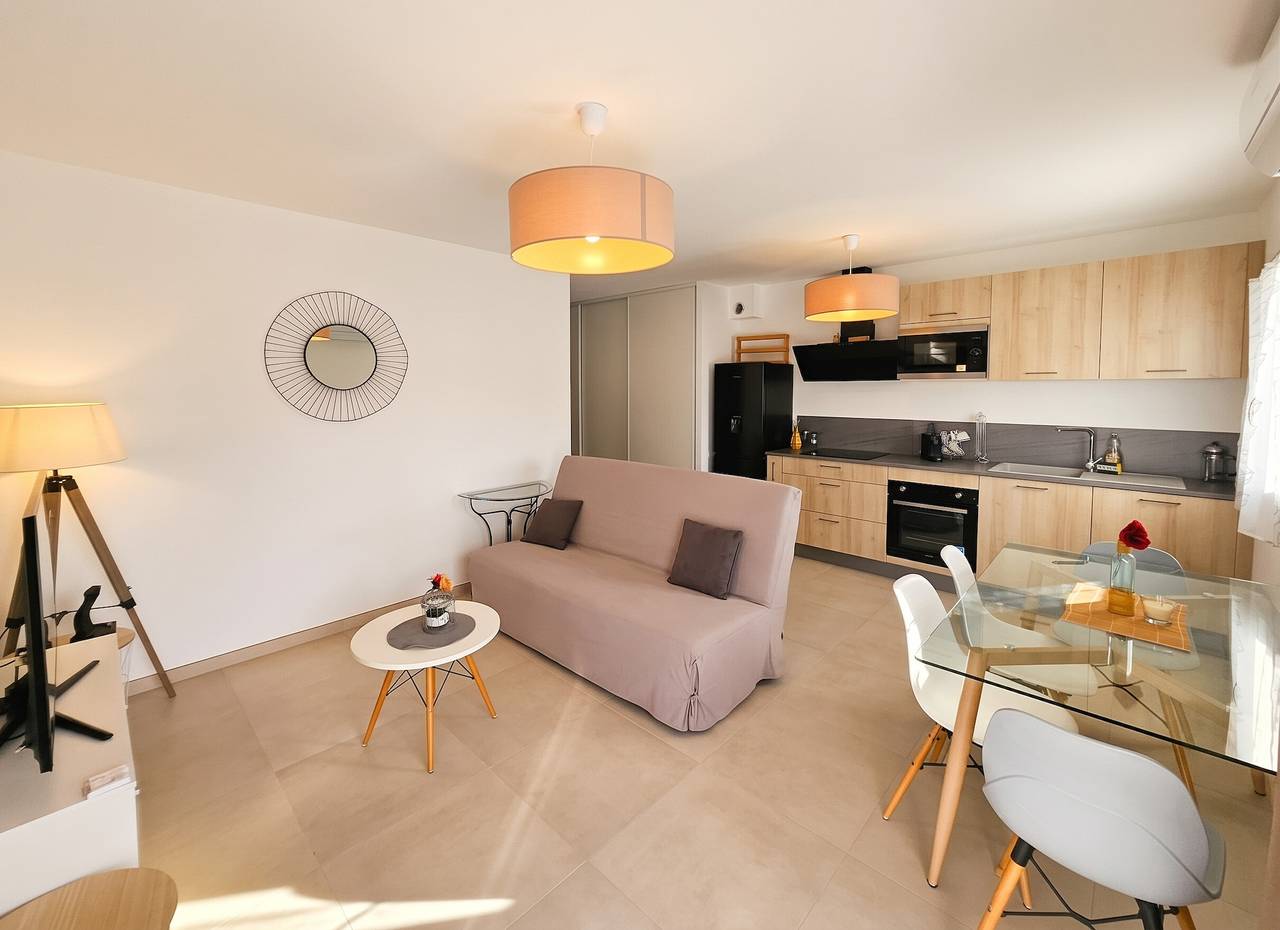 Ganze Wohnung, Modernes Apartment in Lucciana mit sonniger Terrasse. in Lucciana, Bastia und Umgebung