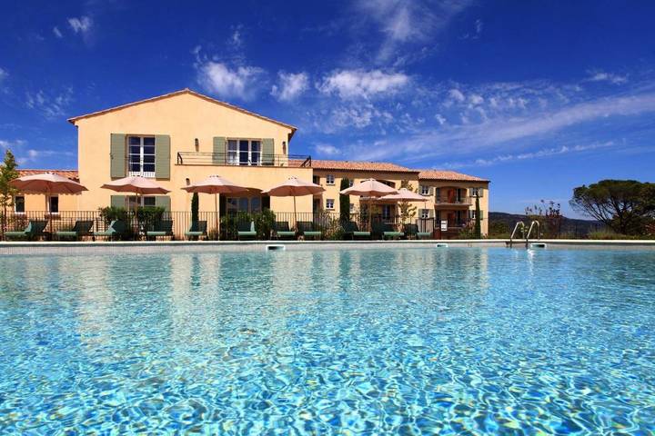 Hotel voor 3 personen, with Balkon and Terras as well as Whirlpool and Tuin in La Motte
