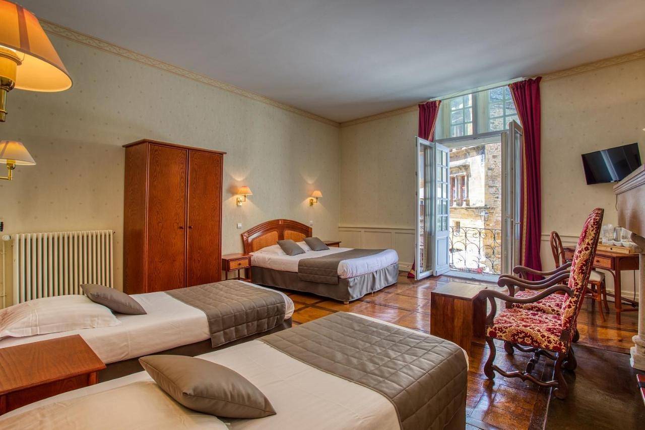 Quadruple Room with Private Bathroom in Sarlat-la-Canéda, Périgord Noir