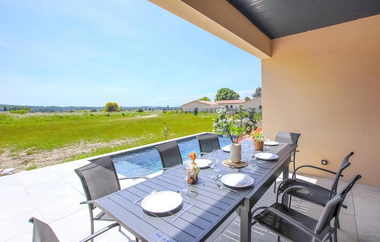 Location de vacances pour 10 personnes, avec terrasse ainsi que piscine et jardin à Puy-Saint-Martin - 2