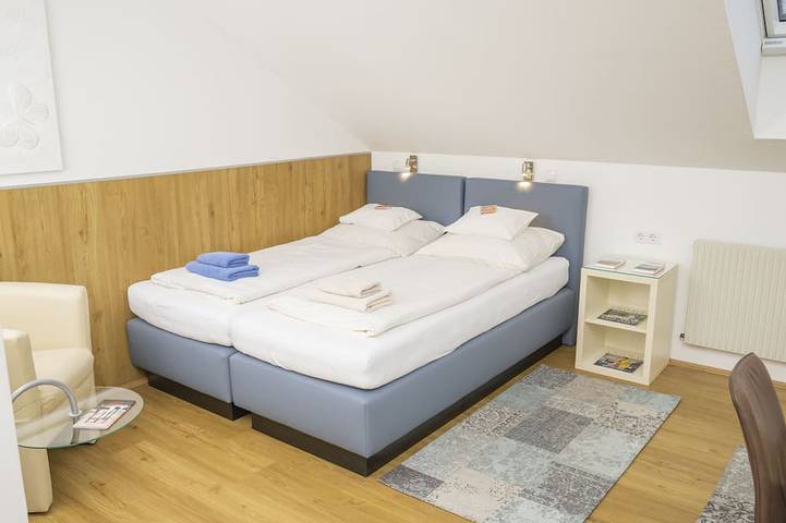 Ganze Wohnung, Apartment 4   top floor apartment in Hernals, Wien
