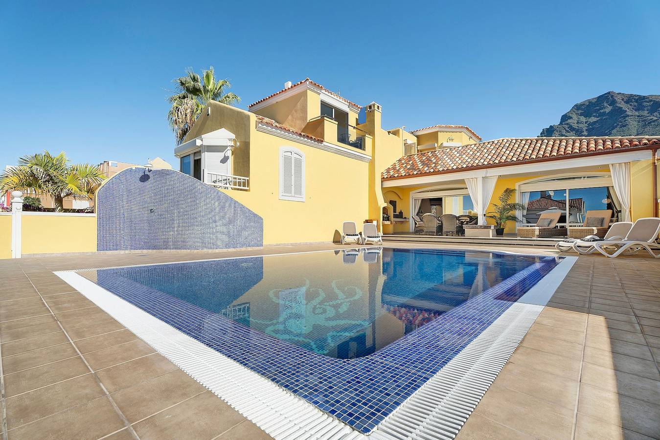 Vakantievilla 'Romano' met Uitzicht op Zee, Privé Zwembad en Wi-Fi in Adeje, Zuid Tenerife