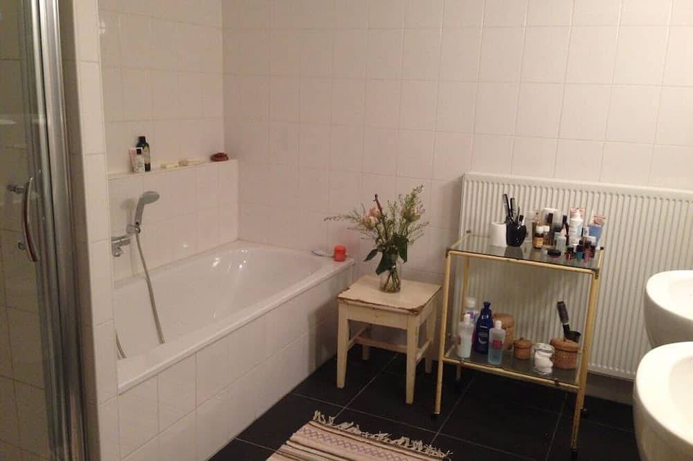 Appartement entier, Une chambre de deux personnes dans un joli appartement sur Rochefort in Rochefort-sur-Loire, Région d'Angers