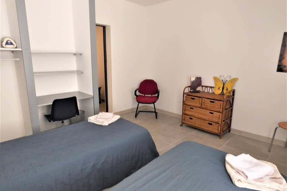 Ganze Wohnung, \"Le Patio\"-T2 (52m2)-Terrace-Optional garage-Tourist furnished accommodation*** (*) in Béziers, Côte d'Améthyste