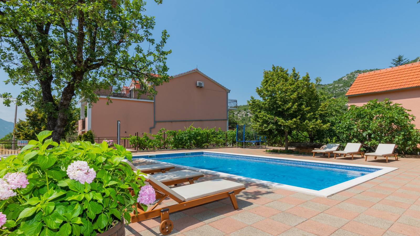 Villa Stipe - Makarska by Villas Guide in Bjelovar-Bilogora
