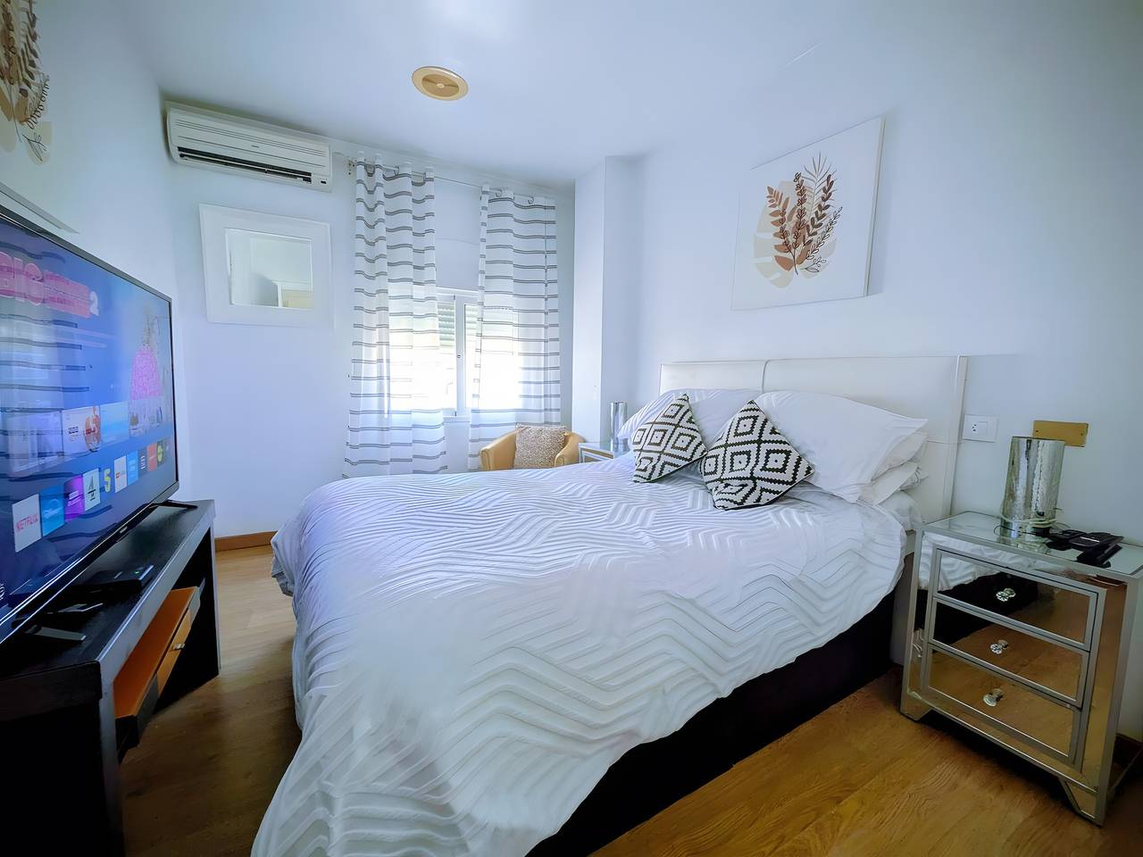 Apartamento entero, Apartamento 'Duquesa Beach ' con vistas al mar, Wi-Fi y aire acondicionado in Torrevieja Centro, Torrevieja