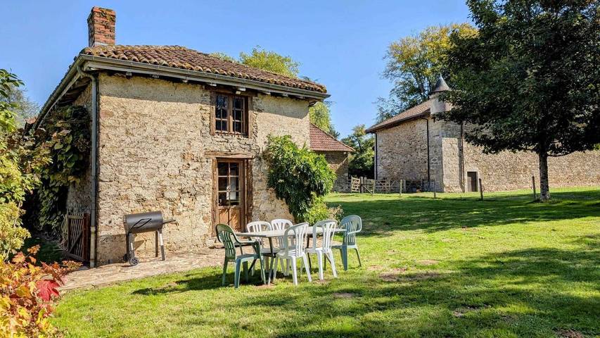 Gîte pour 7 personnes, avec jardin ainsi que piscine et terrasse à Champagnac-la-Rivière - 2