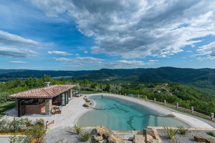 Ferienhaus für 6 Personen, mit Pool und Balkon