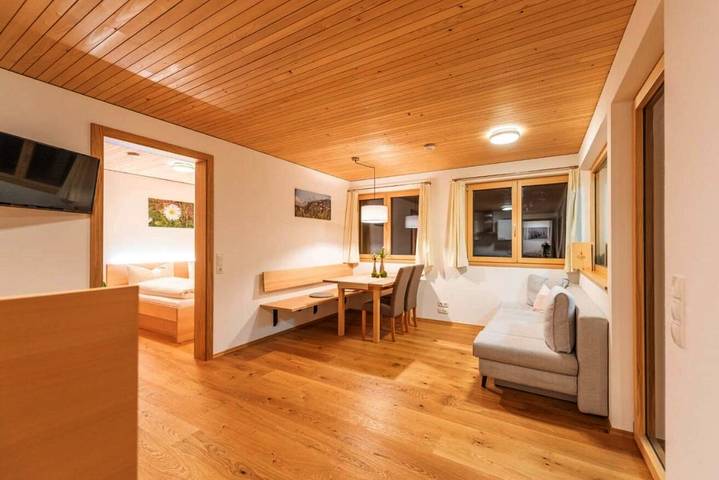 Ferienwohnung für 5 Personen, mit Balkon und Terrasse sowie Garten und Ausblick in Alberschwende