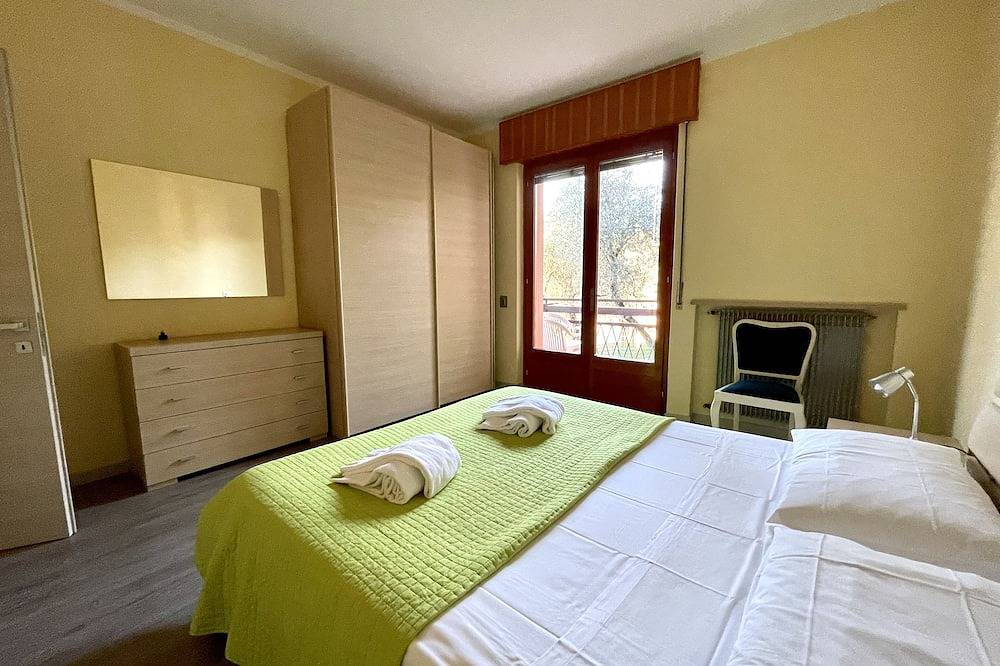 Ganze Wohnung, Große und helle Wohnung, Parkplätze und eine Terrasse mit Seeblick in Castelletto di Brenzone, Brenzone