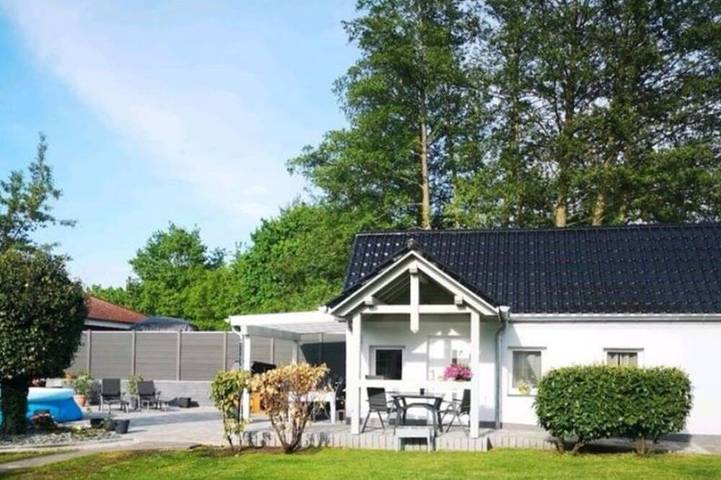 Ferienwohnung für 5 Personen, mit Terrasse und Garten in Eggesin