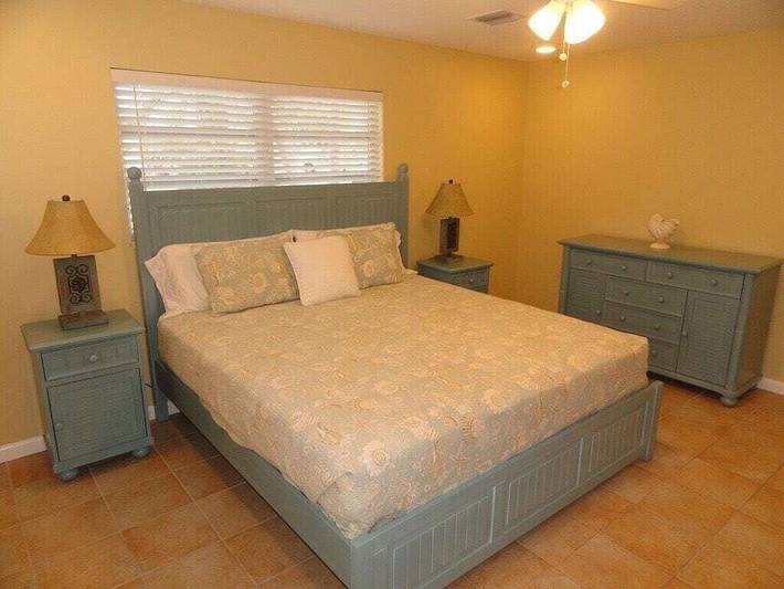 Vacation house for 5 people, with balcony and pool as well as yard, with pets in Florida Keys