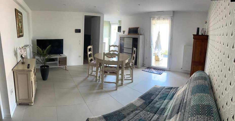 Gîte pour 4 personnes, avec terrasse et vue à Les Châtelliers-Châteaumur