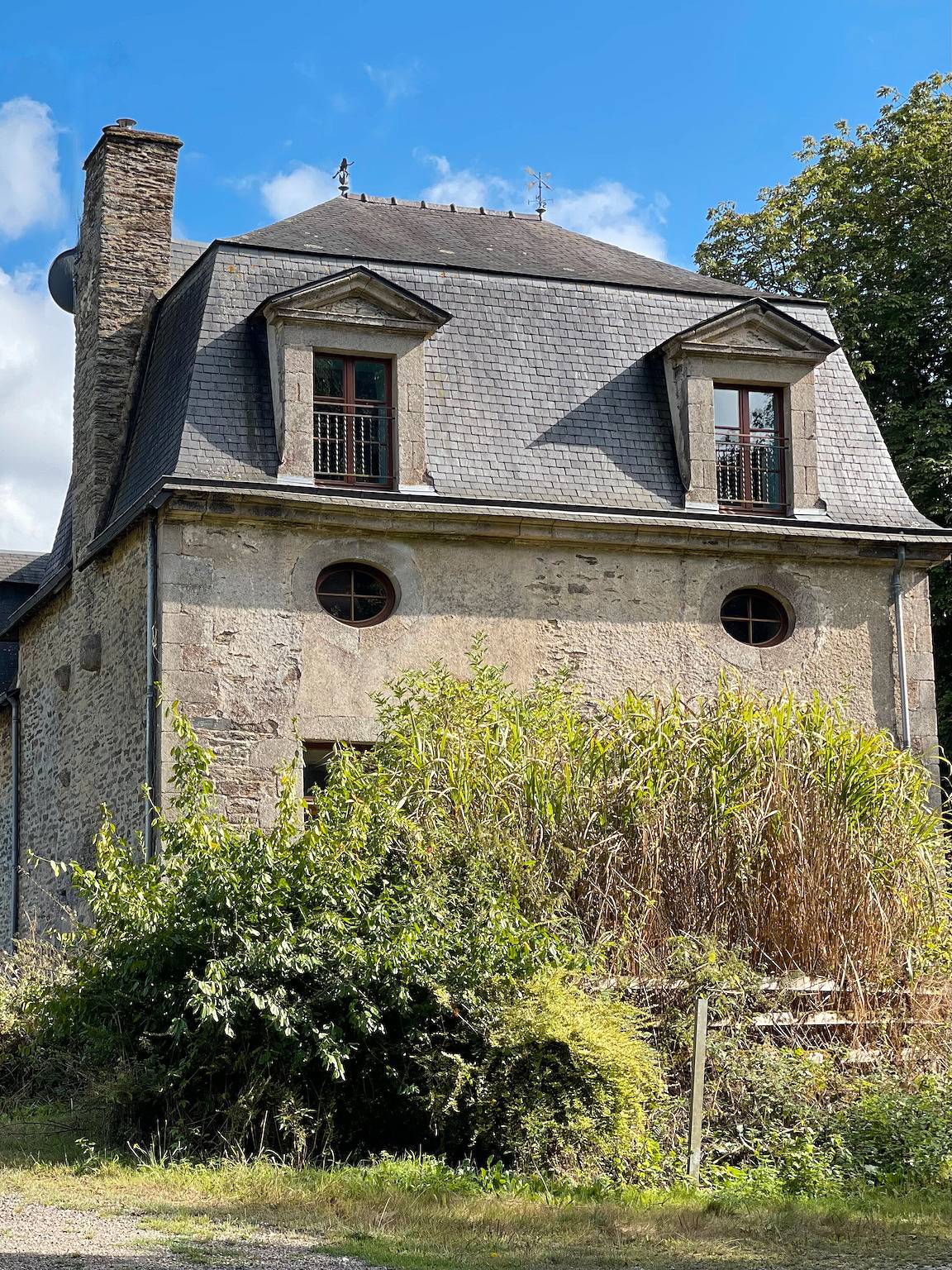 Holiday Home 'Le Crévy - Le Chateau - 8 Pers' with Private Terrace, Shared Garden and Wi-Fi in La Chapelle-Caro, Vannes region