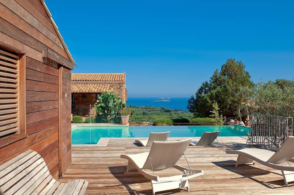 Matrimoniale-Bagno condiviso-Bagno in camera con doccia-Vista giardino in Porto Vecchio, Sartène e dintorni