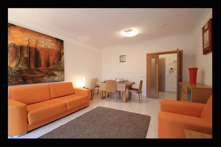 Ganze Wohnung, Strand zu Fuß erreichbar, Great Pool, HugeTerrace, 4 Personen in Armação de Pera, Faro Distrikt