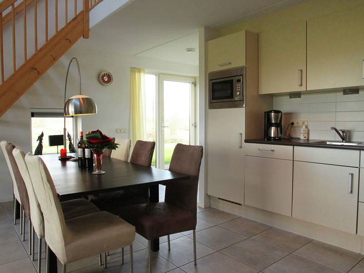 Ferienhaus für 8 Personen, mit Terrasse und Sauna sowie Garten, kinderfreundlich in Friesland - 3