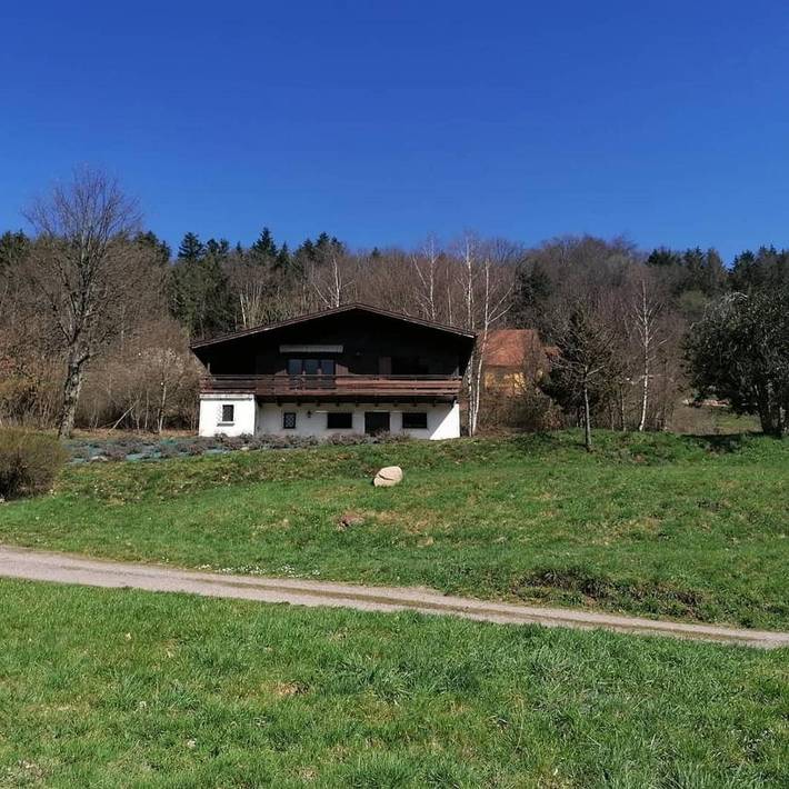 Gîte pour 12 personnes, avec vue et jardin, adapté aux familles à Colroy-la-Roche