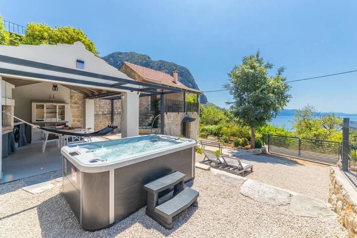 Dom dla 2 osób, z jacuzzi i balkon w Zaostrog