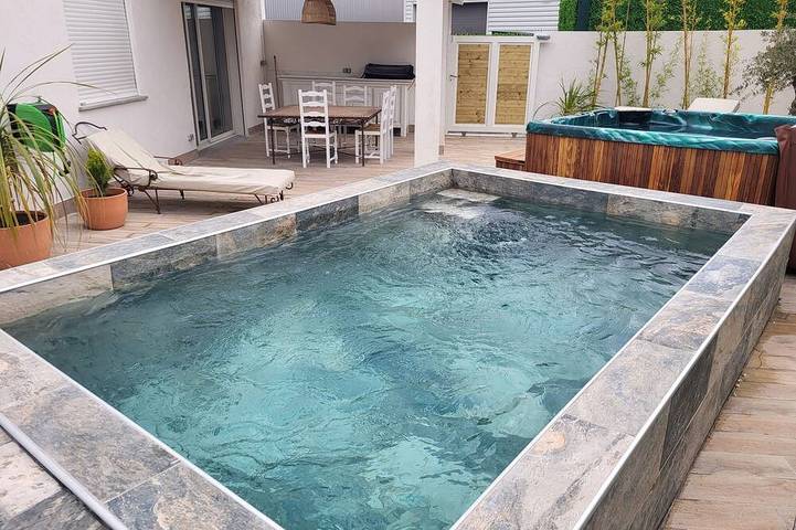 Villa for 7 people, with garden and hot tub - 1