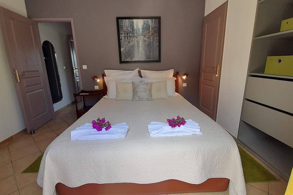 Appartement entier, T2 /3* - Rez jardin (N°3)- climatisé - Proche Plage - Vue Exceptionnelle Mer in Propriano, Arrondissement de Sartène