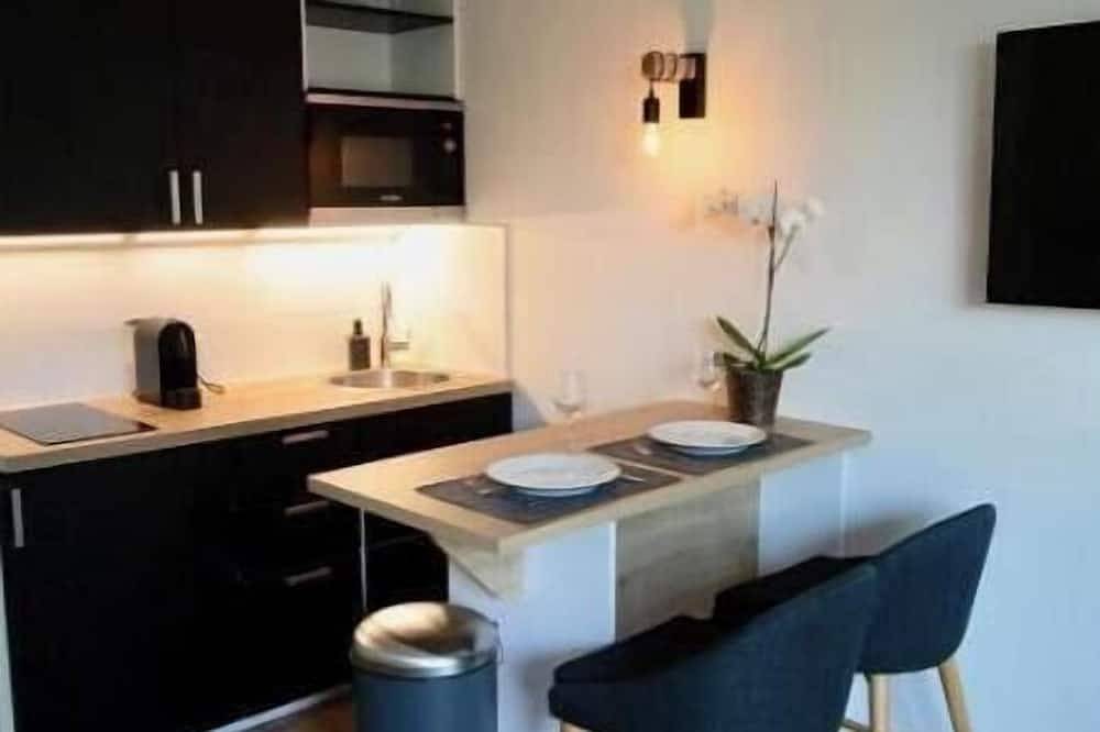Studio élégant et confortable pour vos séjours professionnels à La Défense in Courbevoie, Hauts-de-Seine