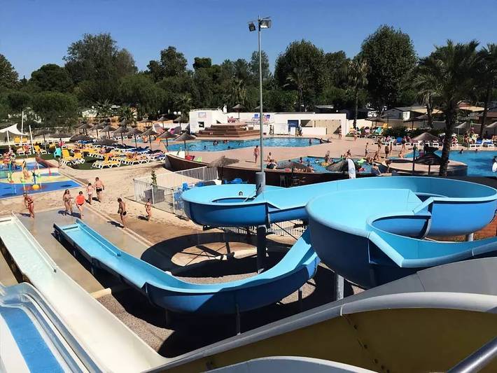 Camping pour 4 personnes, avec Terrasse et Piscine à Saint-Cyprien
