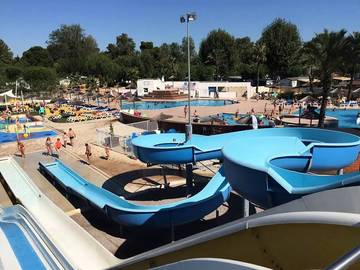 Camping pour 4 personnes, avec terrasse et piscine, animaux acceptés à Saint-Cyprien