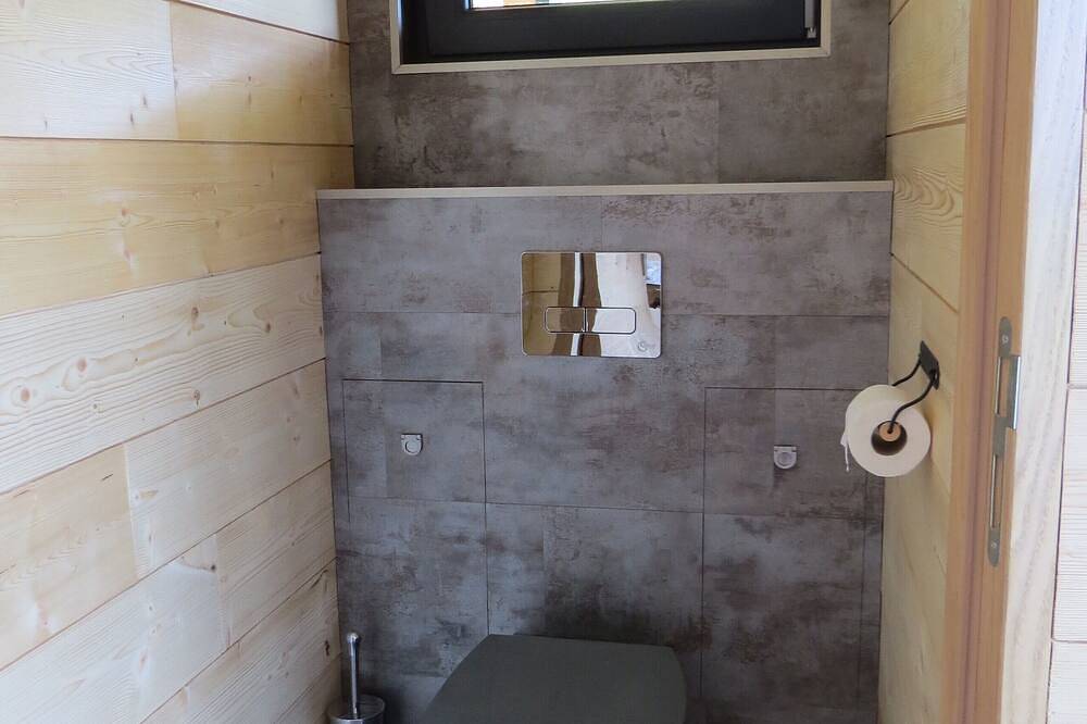 Renard avec spa privatif 2 personnes au calme au domaine Nature Cottage Vosges in Anould, Saint-Dié-des-Vosges