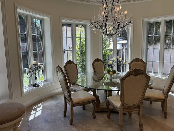 Vacation rental for 12 people, with pets in Beverly Hills