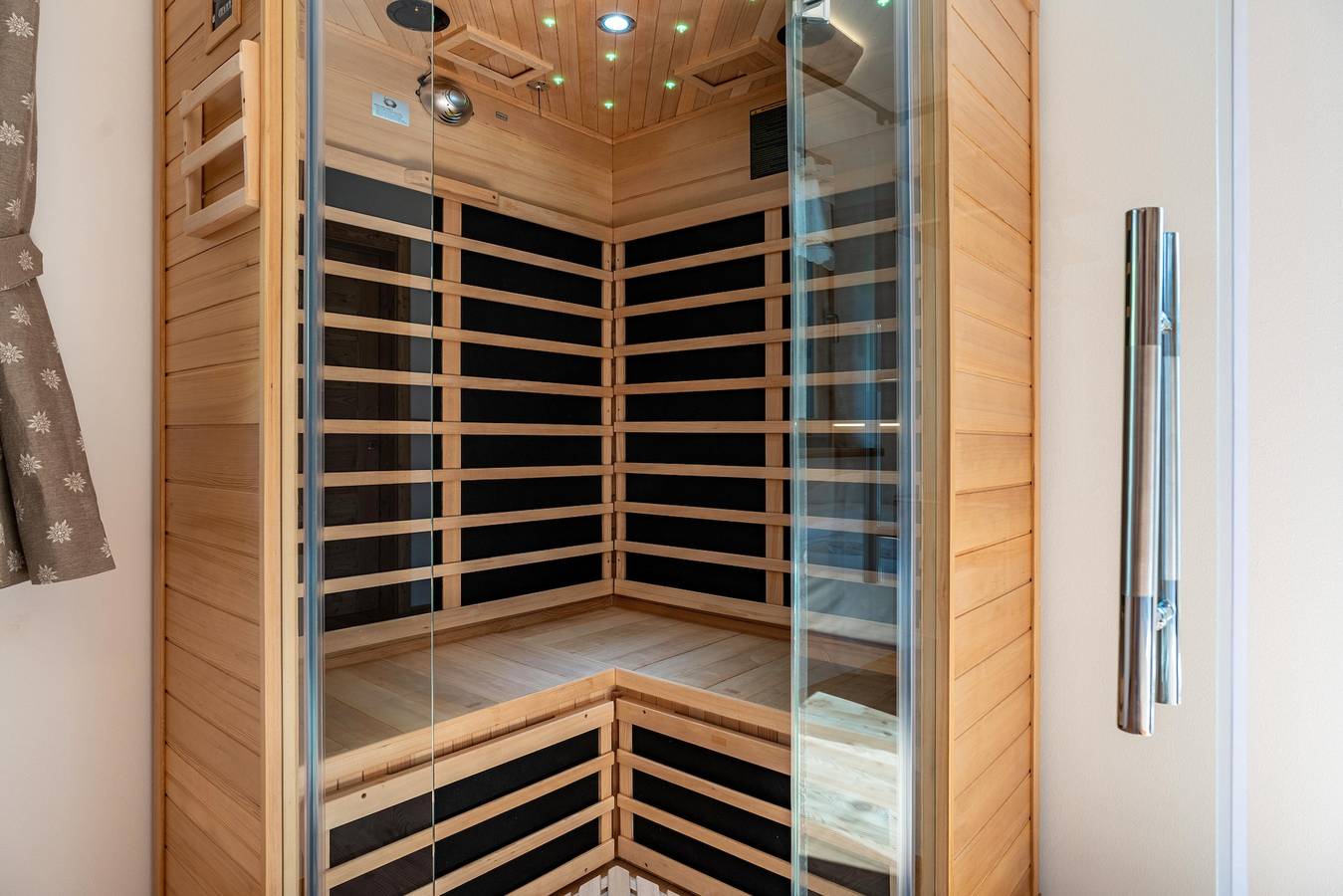 Appartamento intero, Appartamento 'Soffio Del Larice Con Sauna Privata' e vista sulle montagne in San Bernardo (Rabbi), Rabbi