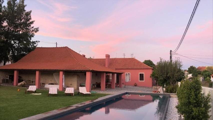 Location de vacances pour 8 personnes, avec vue ainsi que jardin et piscine dans Torres Novas