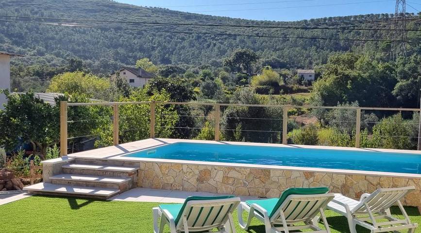 Casa de férias para 4 pessoas, com vista e varanda e ainda piscina em Ansiao