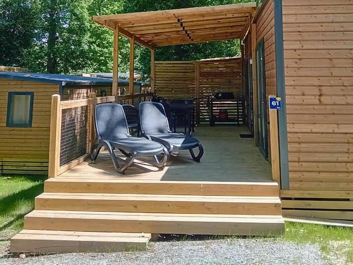 Flower Camping La Chênaie - Mobilhome 4 personnes - Homeflower Premium 29m² (2 chambres) + Clim + terrasse semi-couverte + Tv + draps + serviettes in Yport, Région du Havre