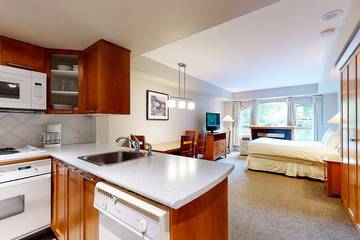 Glamping for 4 Guests in Whistler, Whistler Blackcomb, Picture 2