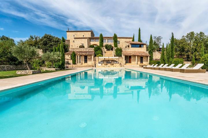 Villa pour 19 personnes, avec Jacuzzi ainsi que Piscine et Sauna