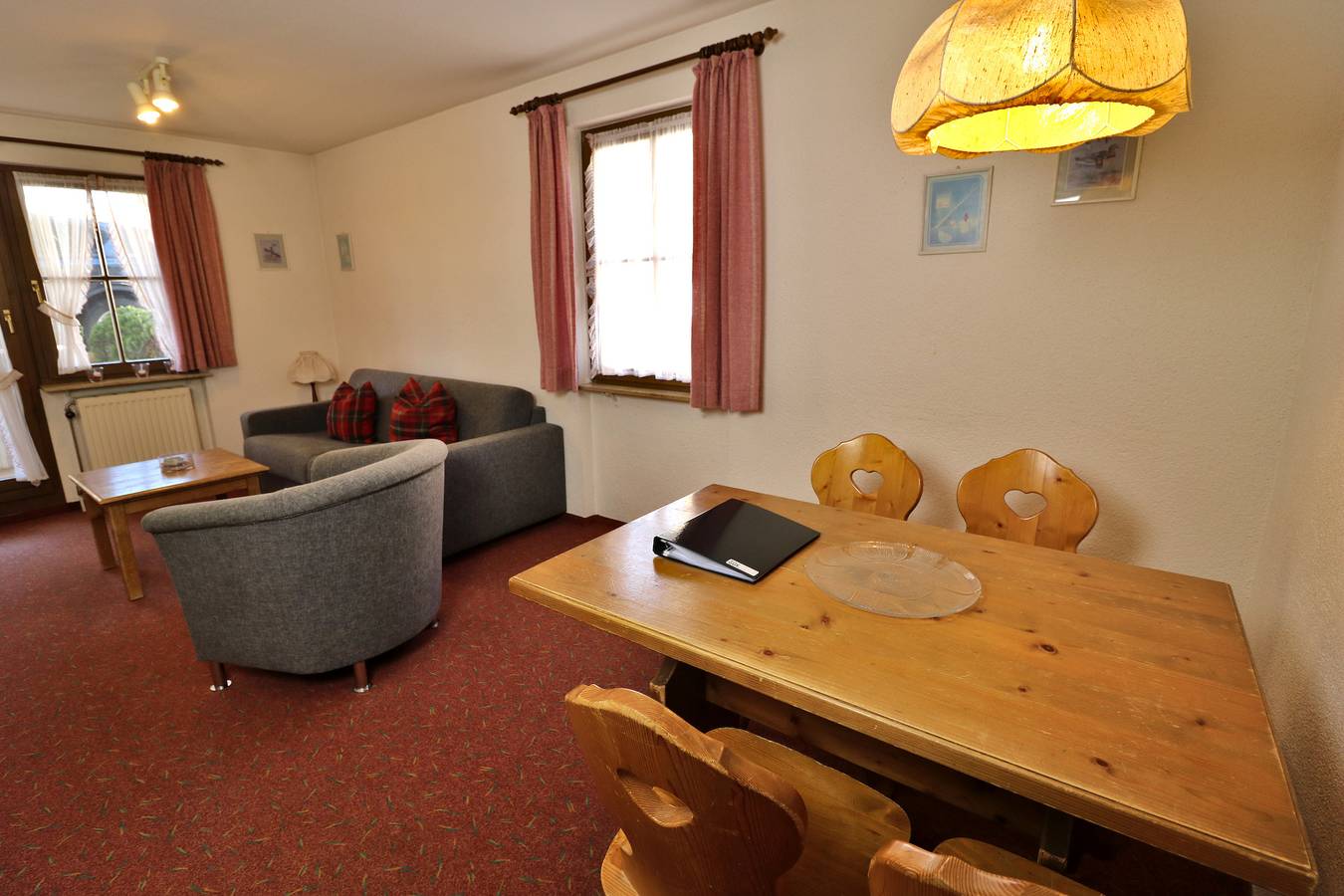 Ganze Ferienwohnung, Apartment 06 - Ferienresidenz Roseneck, 2 Schlafzimmer, mit Schwimmbad in Todtnauberg bei Feldberg in Suedlicher Schwarzwald, Todtnau