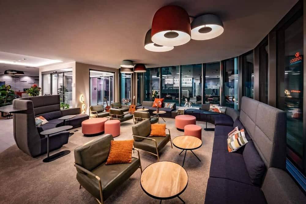 Relax in a Stylish Room | Onsite Paid Parking | Near Porsche Museum - 2 miles in Korntal-Münchingen, Circondario di Ludwigsburg