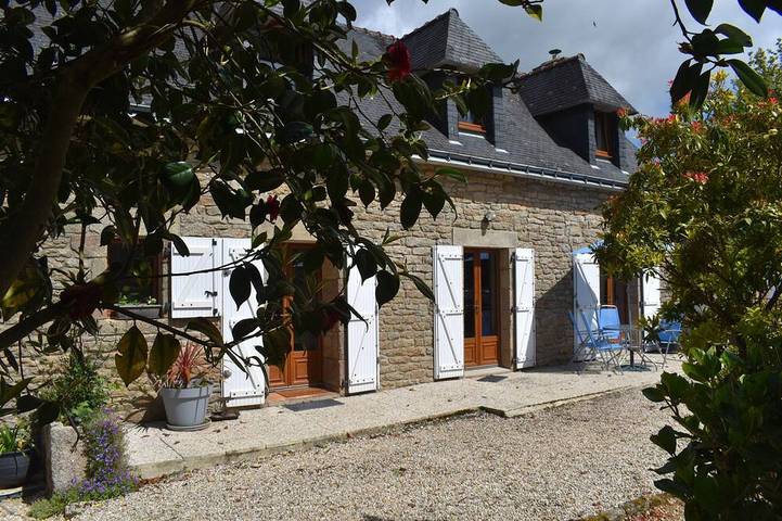 Gîte pour 6 personnes, avec Jacuzzi et Terrasse ainsi que Jardin et Sauna à Langonnet
