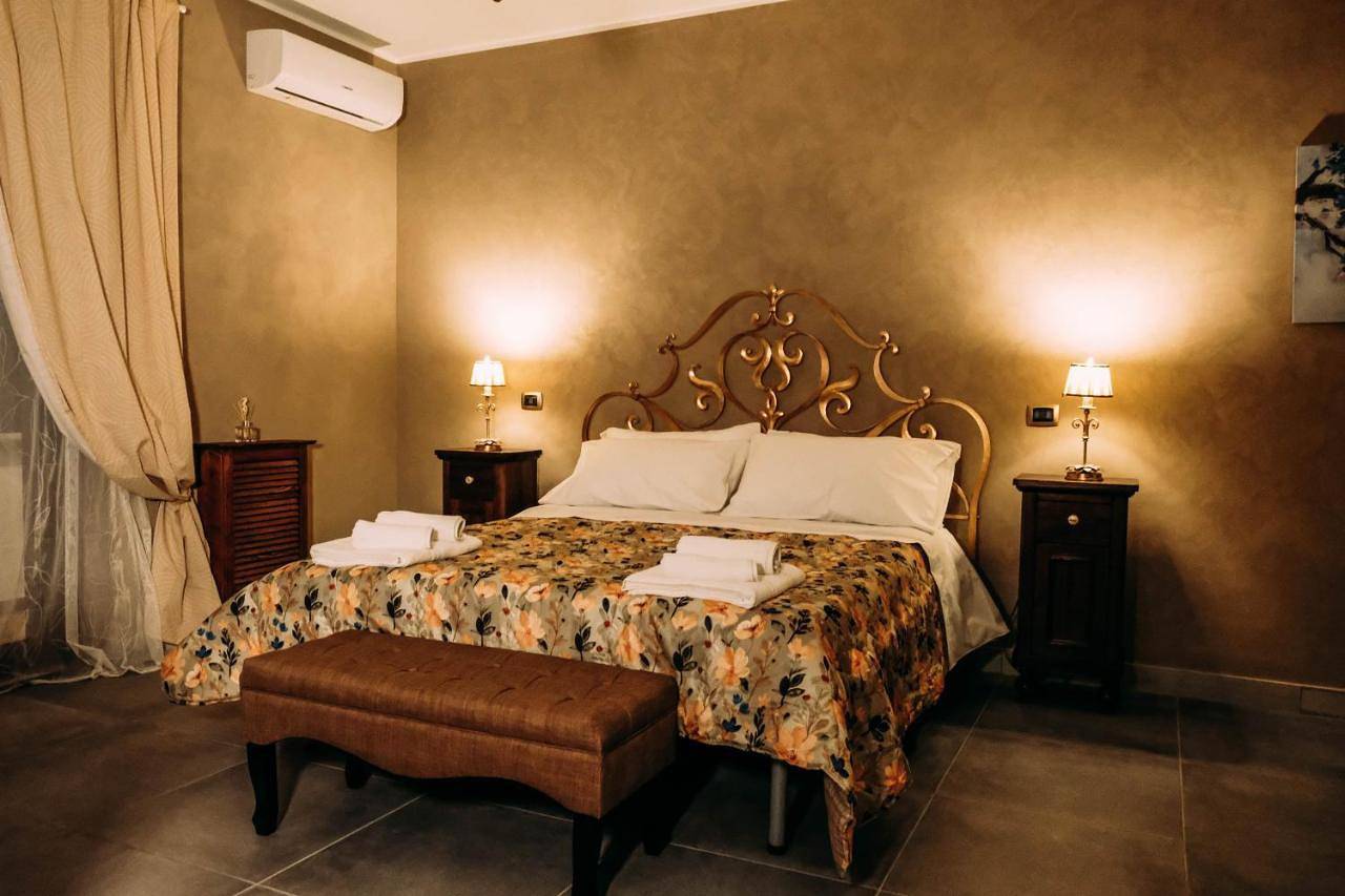 Queen Room with Balcony in Bellona, Provincia di Caserta
