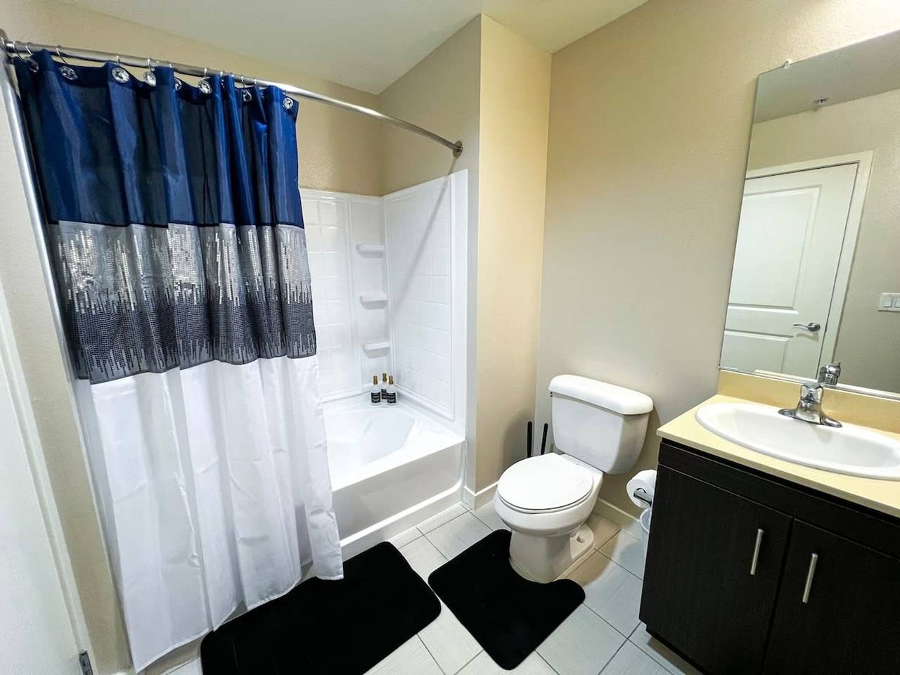 Entire apartment, Mid-Century W Pool   Gym  Parking 10 Min to Cedars in Hancock Park, Los Angeles