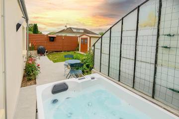 Gîte pour 4 personnes, avec jardin et jacuzzi dans Bazeilles