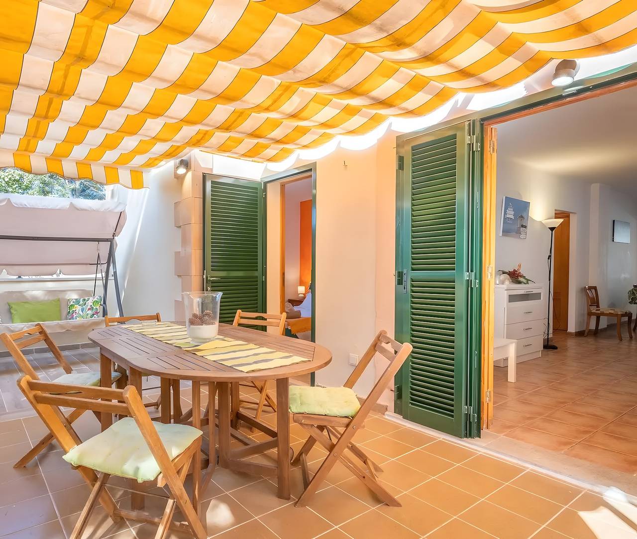 Apartamento inteiro, Apartamento Santa Eulalia pet-friendly perto da praia com vista para a montanha, A/C & Terraço in Can Picafort, Santa Margalida